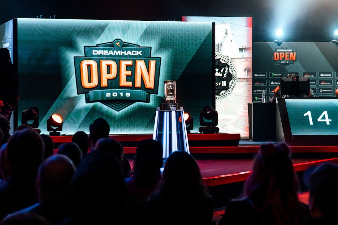 E-sport i Sverige: Från hobbyverksamhet till professionell industri